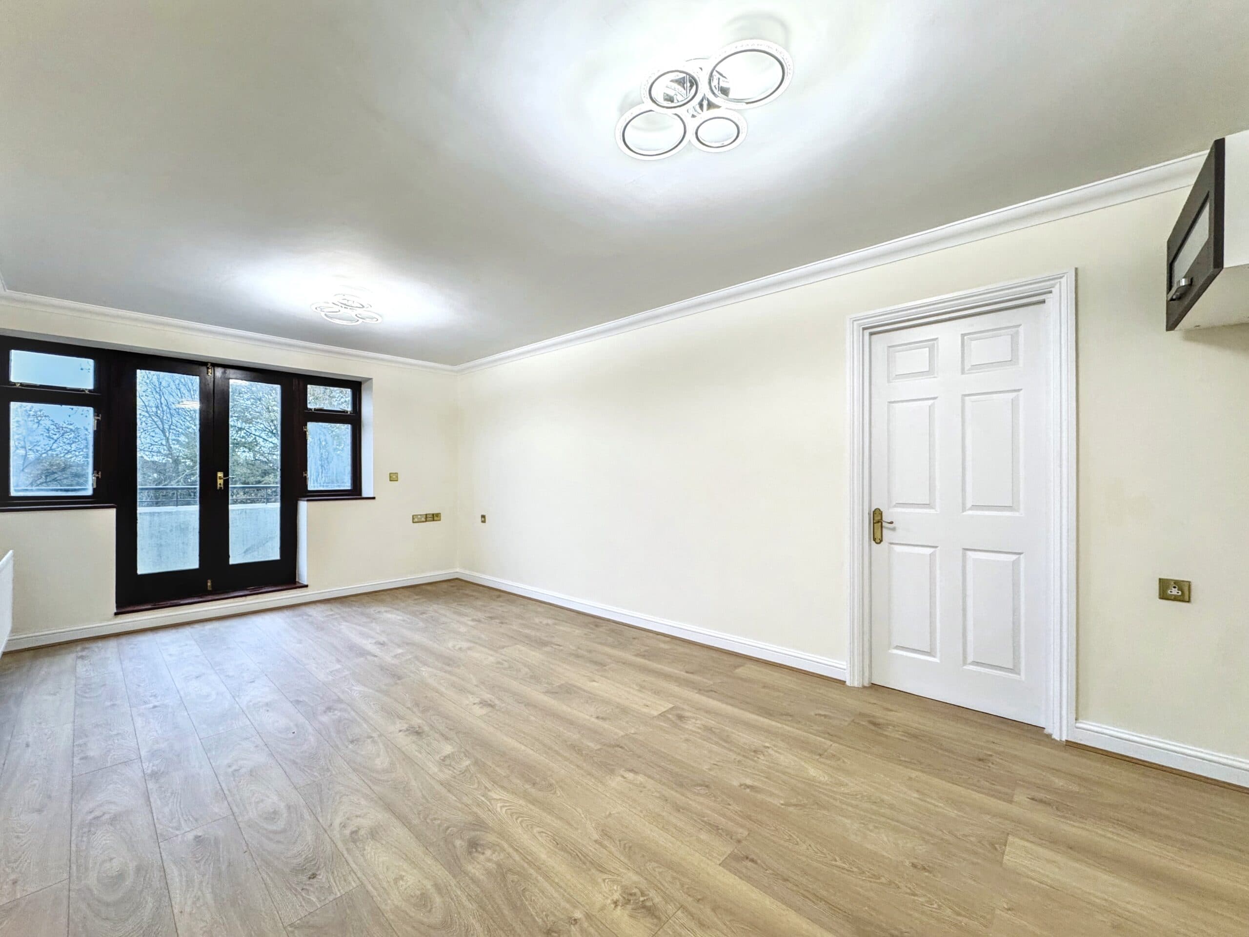 Edgware Way, Eaton Court, HA8