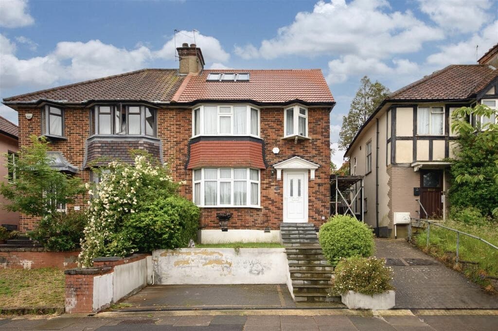 Farm Road, Edgware, HA8