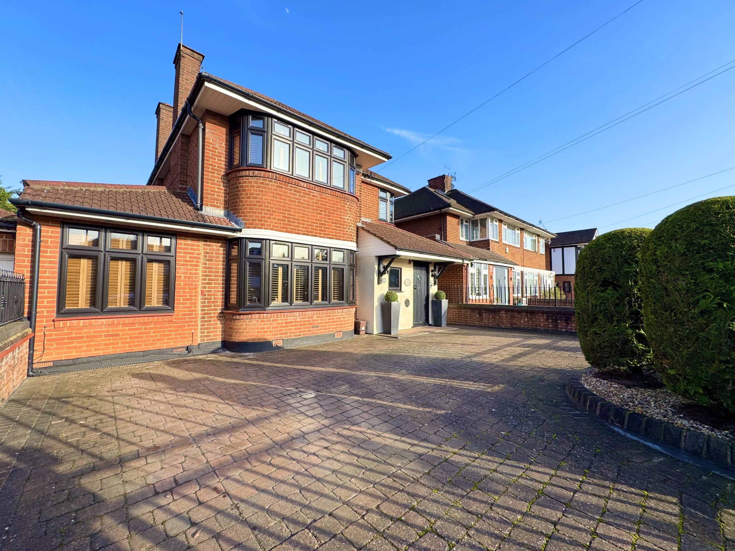 Edgwarebury Lane, Edgware, HA8