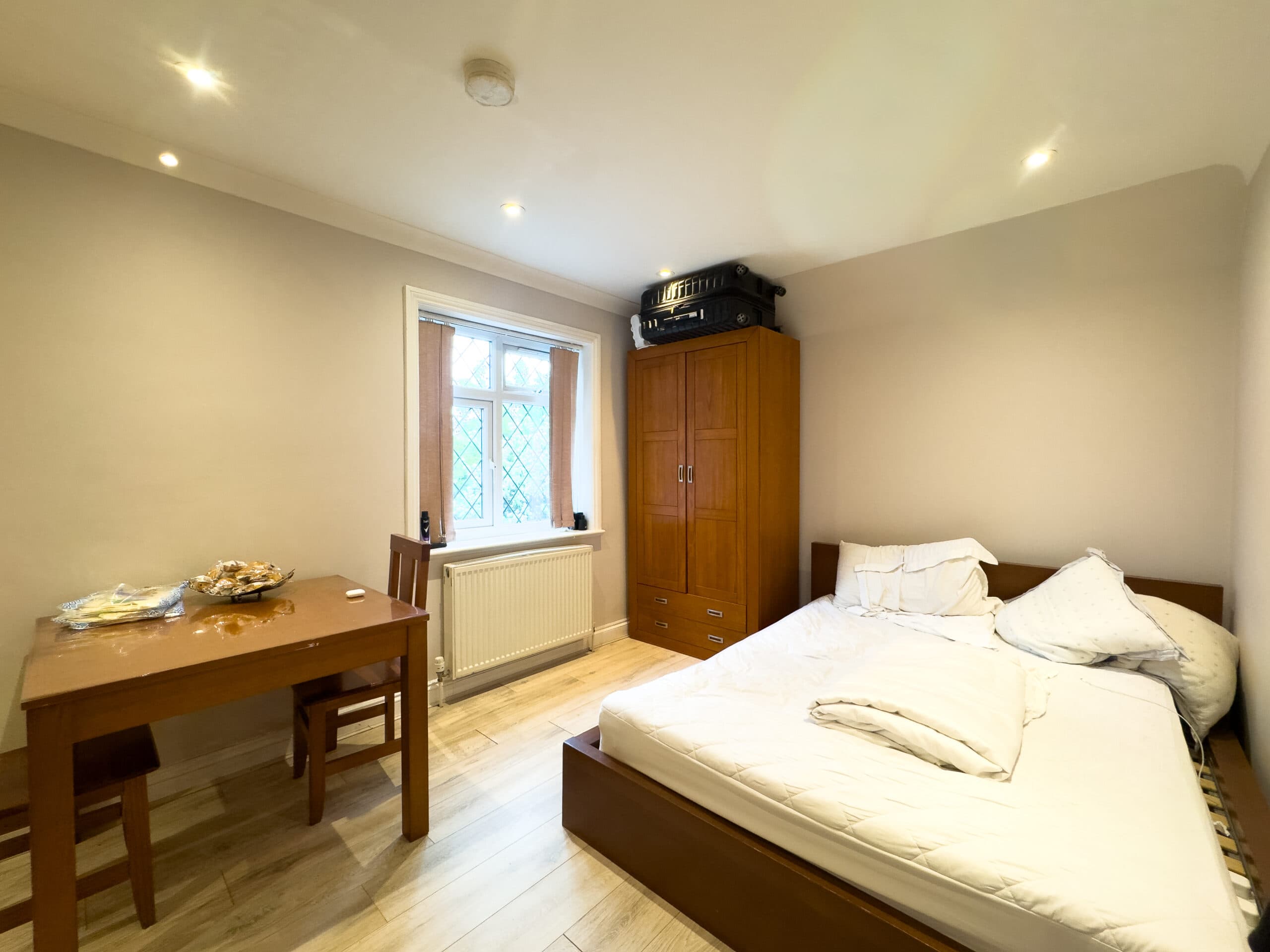 69 Broadfields Avenue, Edgware, HA8