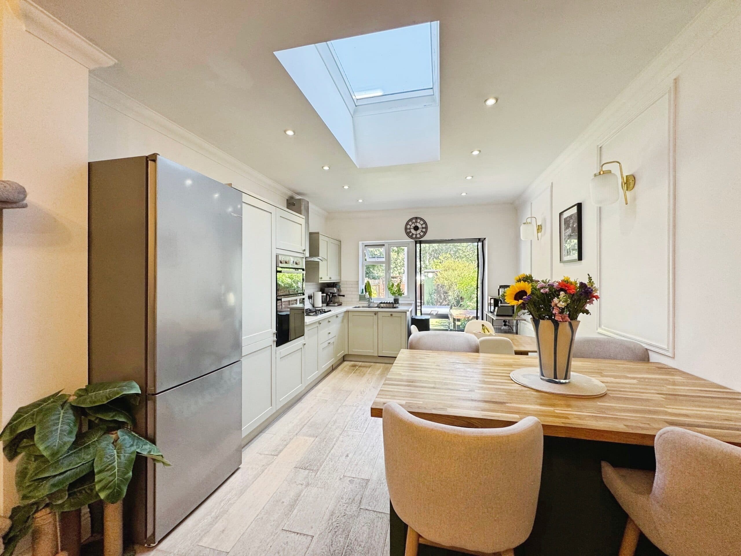 Colindeep Lane, London, NW9