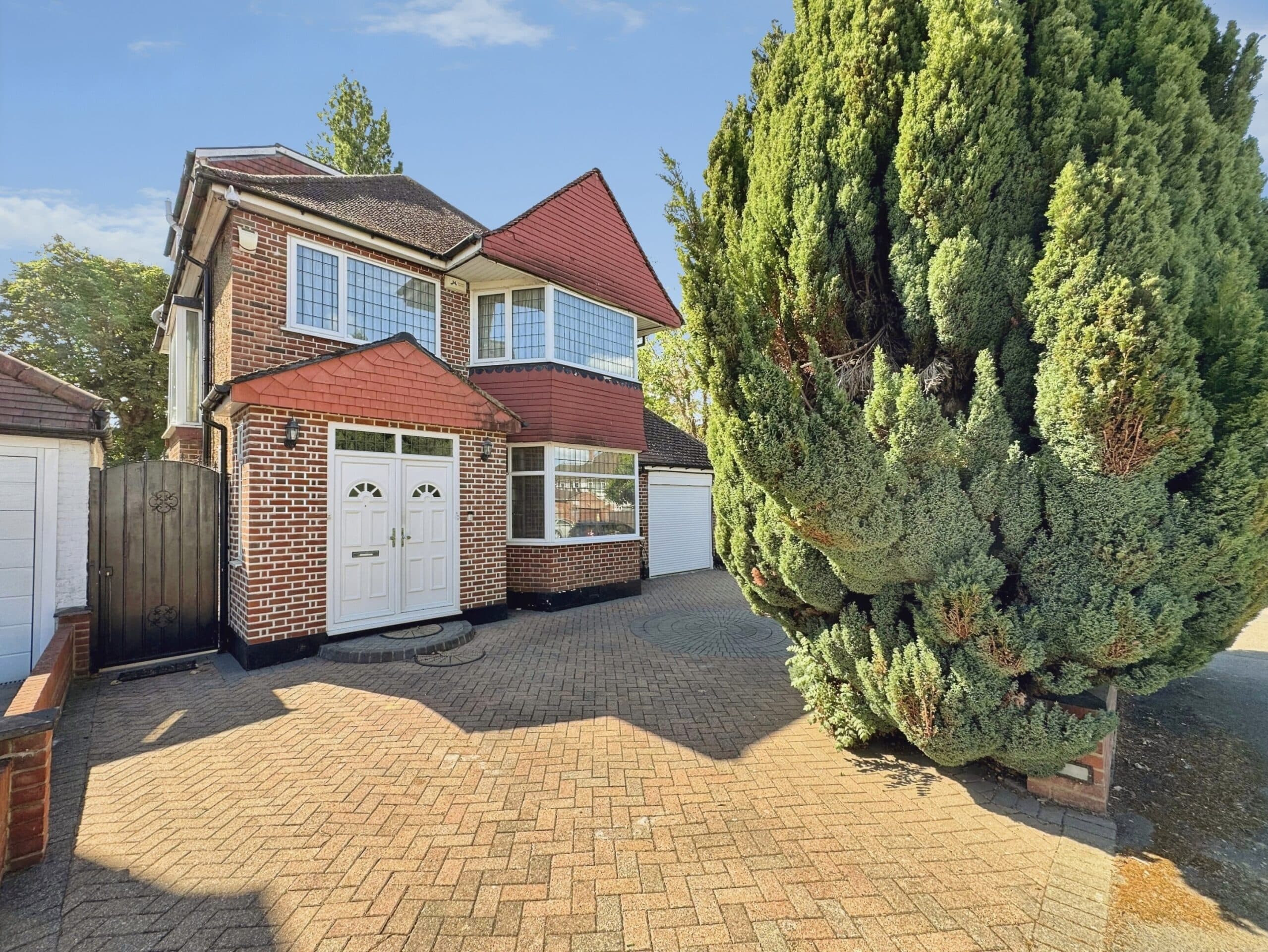 The Rise, Edgware, HA8