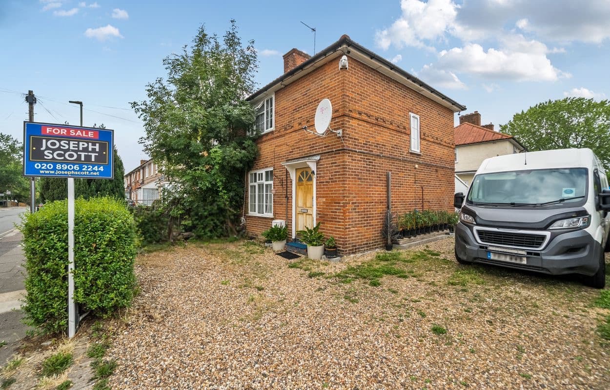 Abbots Road, Edgware, HA8