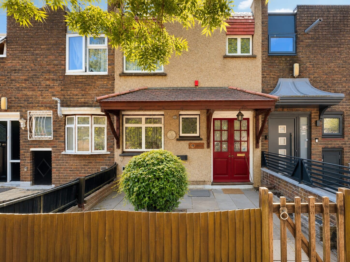 Lower Strand, London, NW9